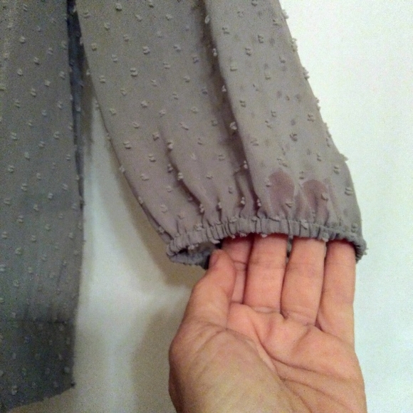 🎁The Limited Gray Sheer Dotted V-neck Top/Blouse - Picture 5 of 9